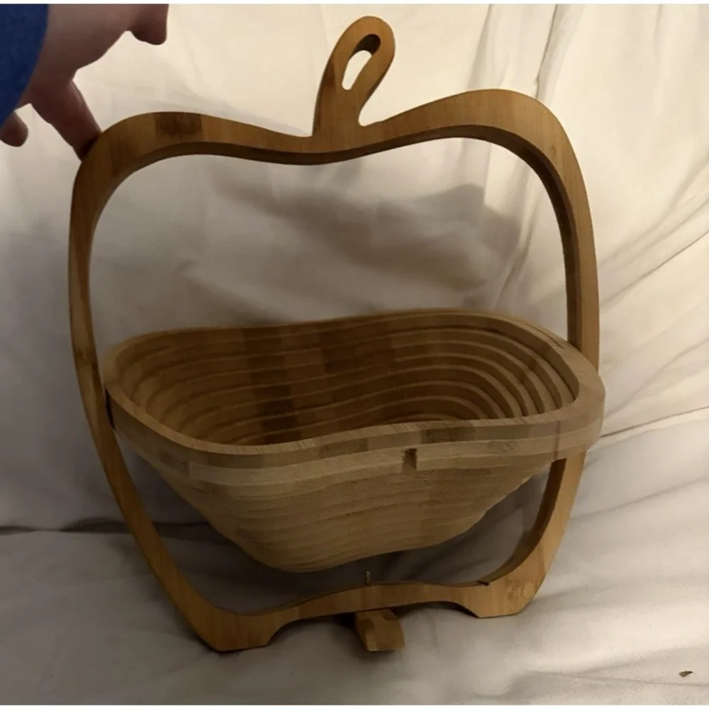 Bonnie & Pop New York Collapsible Wooden Apple Shaped‎ Basket or Trivet